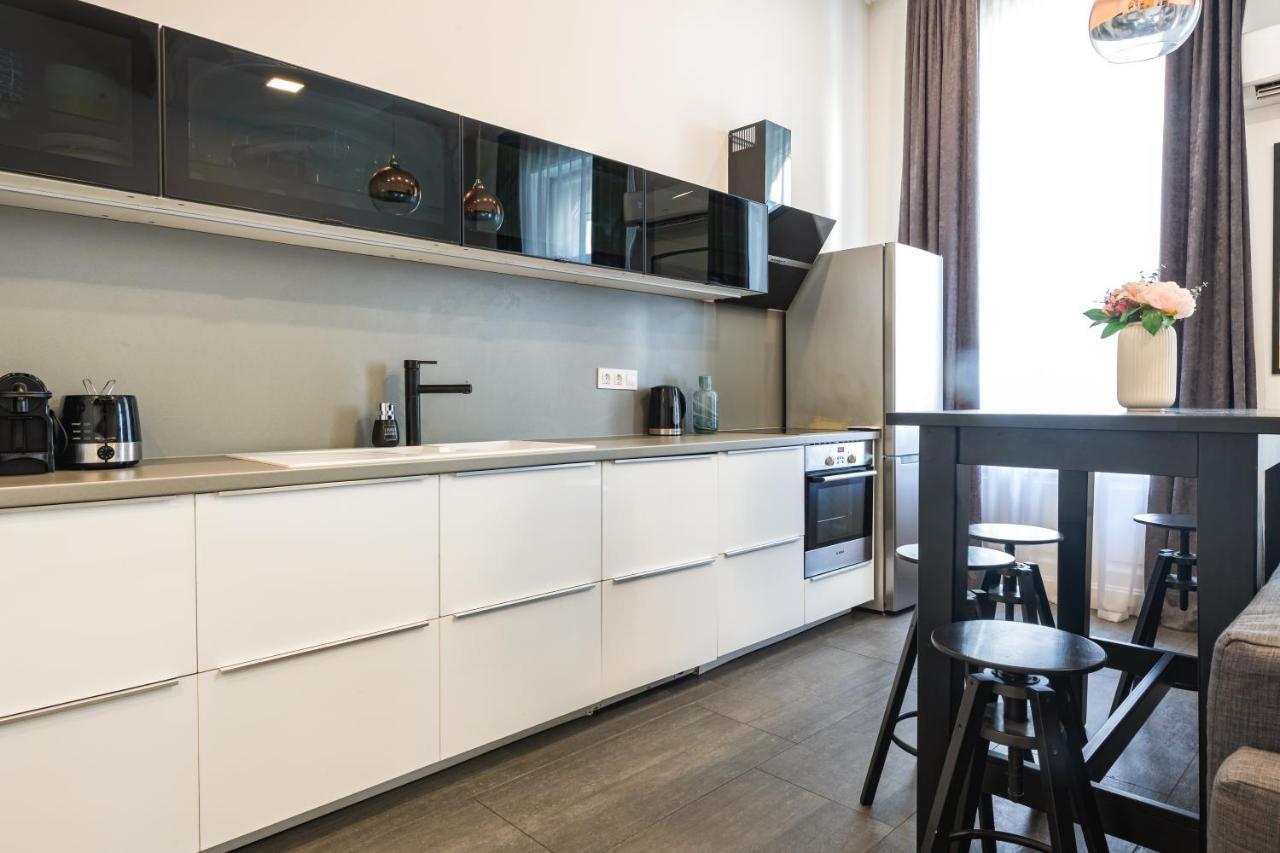 Luxury Nova Home Next To The New York Cafe Budapest Eksteriør bilde